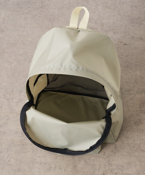 Omekashi（オメカシ）の「NYLONY BIGリュック（バックパック/リュック・レディース・シルバー・ONE SIZE）」の8枚目の写真