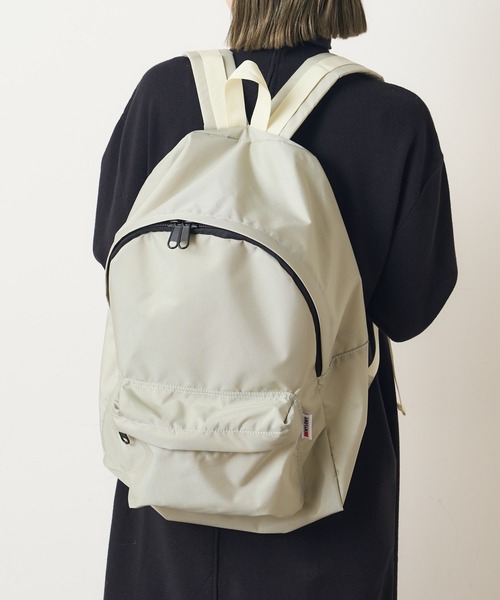 Omekashi（オメカシ）の「NYLONY BIGリュック（バックパック/リュック・レディース・シルバー・ONE SIZE）」の2枚目の写真