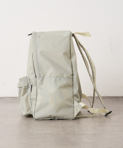 Omekashi（オメカシ）の「NYLONY BIGリュック（バックパック/リュック・レディース・シルバー・ONE SIZE）」の6枚目の写真
