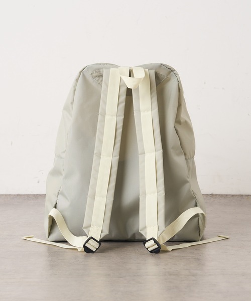 Omekashi（オメカシ）の「NYLONY BIGリュック（バックパック/リュック・レディース・シルバー・ONE SIZE）」の7枚目の写真