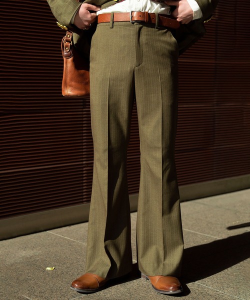 INTERPLAY(インタープレイ)の「【INTERPLAY x TAKERU】ストライプ セミ フレア パンツ(スラックス・メンズ・ダークグリーン/マスタード・SMALL/MEDIUM/LARGE)」の2枚目の写真