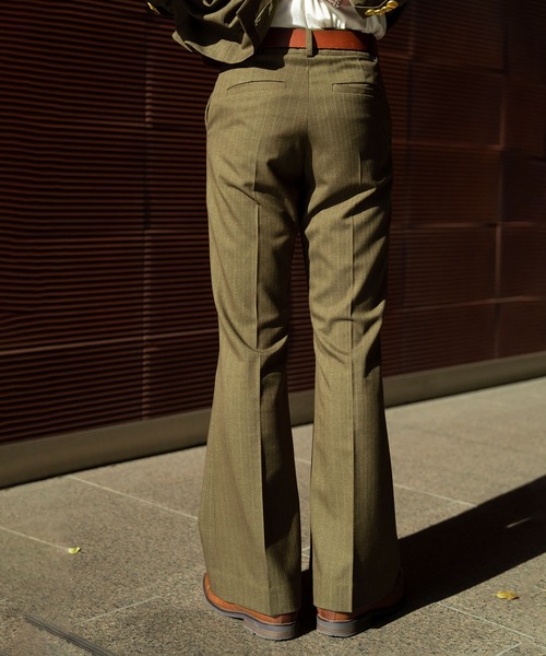 INTERPLAY(インタープレイ)の「【INTERPLAY x TAKERU】ストライプ セミ フレア パンツ(スラックス・メンズ・ダークグリーン/マスタード・SMALL/MEDIUM/LARGE)」の8枚目の写真