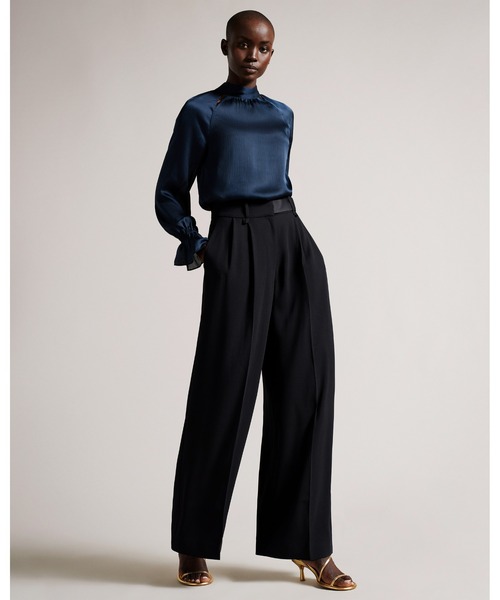 Ted Baker（テッドベーカー）の「JOANHA ハイネック　バックリボン ブラウス（シャツ/ブラウス・レディース・ダークブルー・2/0/3）」の6枚目の写真