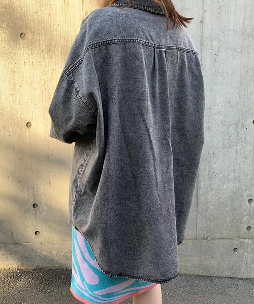 mi via loca（ミヴィアロカ）の「刺繍入りビッグデニムシャツ（シャツ/ブラウス・レディース・ブラック/ブルー/ブルー系その他/ブラック系その他・FREE）」の16枚目の写真