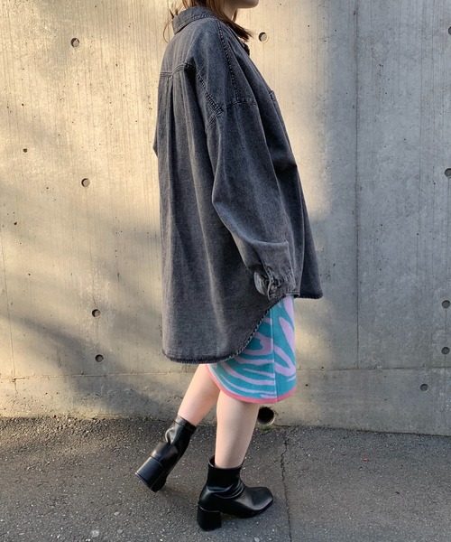 mi via loca（ミヴィアロカ）の「刺繍入りビッグデニムシャツ（シャツ/ブラウス・レディース・ブラック/ブルー/ブルー系その他/ブラック系その他・FREE）」の22枚目の写真