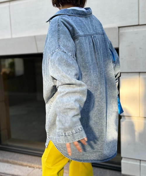 mi via loca（ミヴィアロカ）の「刺繍入りビッグデニムシャツ（シャツ/ブラウス・レディース・ブラック/ブルー/ブルー系その他/ブラック系その他・FREE）」の8枚目の写真