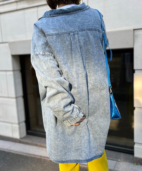 mi via loca（ミヴィアロカ）の「刺繍入りビッグデニムシャツ（シャツ/ブラウス・レディース・ブラック/ブルー/ブルー系その他/ブラック系その他・FREE）」の19枚目の写真