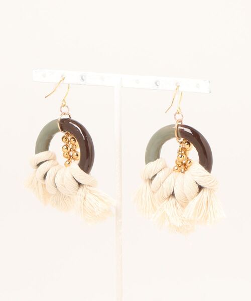tone(トーン)の「【marihori】ウッドリング×ロープピアス(MA)(ピアス(両耳用)・レディース・グリーン系その他・FREE)」の2枚目の写真