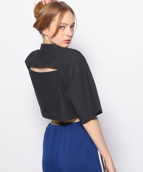 FOREVER 21(フォーエバー トゥエンティーワン)の「【MODE】カットアウト5分袖ショートシャツ(シャツ/ブラウス・レディース・ブラック/ホワイト・FREE)」の1枚目の写真