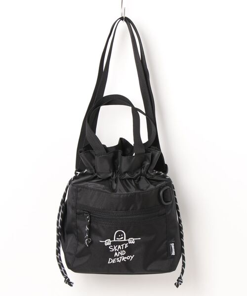 THRASHER（スラッシャー）の「GONZ SAD KINCHAKU SHOULDER BAG/スラッシャーきんちゃくショルダーバッグ（ショルダーバッグ・メンズ・ベージュ/ブラック×ホワイト/ブラック×ブルー/ブラック×ピンク・FREE）」の2枚目の写真