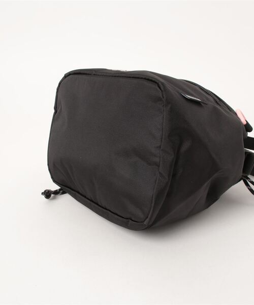 THRASHER（スラッシャー）の「GONZ SAD KINCHAKU SHOULDER BAG/スラッシャーきんちゃくショルダーバッグ（ショルダーバッグ・メンズ・ベージュ/ブラック×ホワイト/ブラック×ブルー/ブラック×ピンク・FREE）」の5枚目の写真