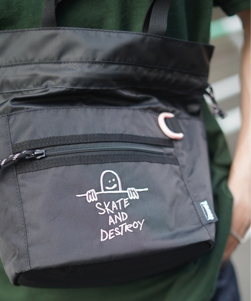 THRASHER（スラッシャー）の「GONZ SAD KINCHAKU SHOULDER BAG/スラッシャーきんちゃくショルダーバッグ（ショルダーバッグ・メンズ・ベージュ/ブラック×ホワイト/ブラック×ブルー/ブラック×ピンク・FREE）」の12枚目の写真