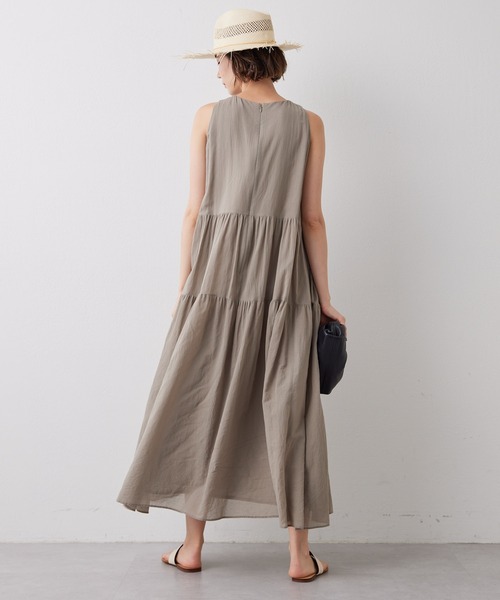 Whim Gazette(ウィムガゼット)の「コットンシフォンティアードワンピース(ワンピース・レディース・ブラック/ブルー/グレイッシュベージュ・FREE)」の5枚目の写真