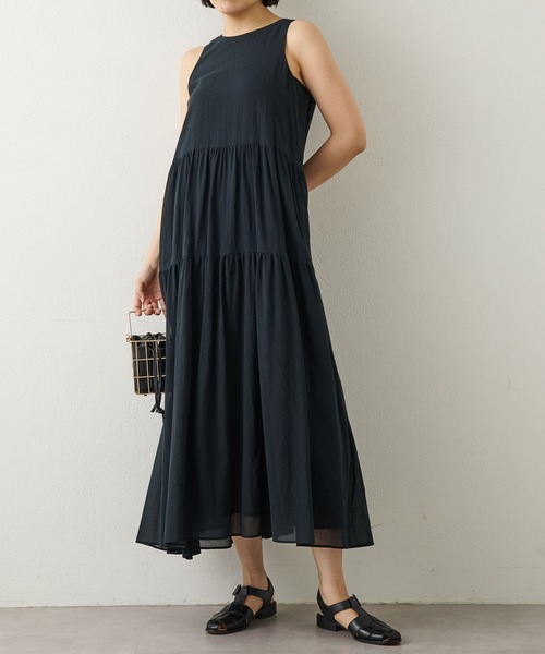 Whim Gazette(ウィムガゼット)の「コットンシフォンティアードワンピース(ワンピース・レディース・ブラック/ブルー/グレイッシュベージュ・FREE)」の13枚目の写真