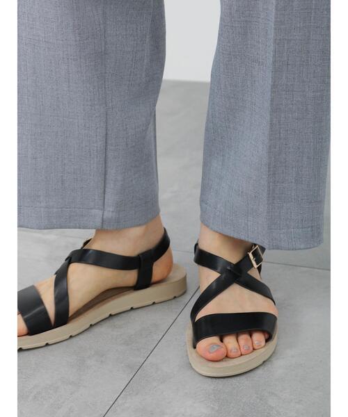 Samansa Mos2 blue（サマンサモスモスブルー）の「クロスベルトサンダル（サンダル・レディース・ブラック/シルバー/ミント・M/L）」の2枚目の写真