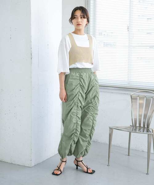 KBF(ケイビーエフ)の「BACKクロスニットビスチェ(ニット/セーター・レディース・ブラック/ベージュ・ONE)」の18枚目の写真