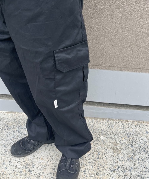 BROKEN BASE（ブロークンベース）の「ワンポイント刺繍ワイドカーゴパンツ（カーゴパンツ・メンズ・ブラック/カーキ・MEDIUM/LARGE）」の17枚目の写真