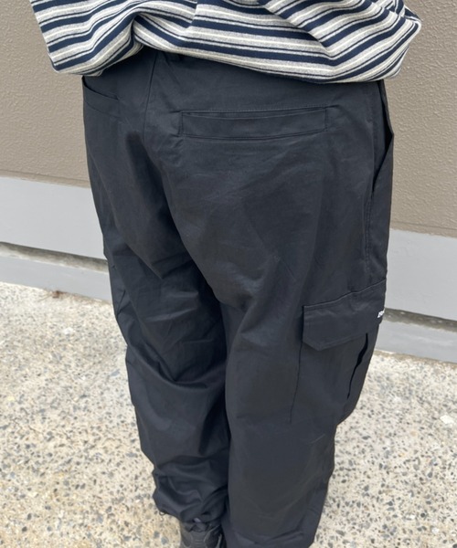 BROKEN BASE（ブロークンベース）の「ワンポイント刺繍ワイドカーゴパンツ（カーゴパンツ・メンズ・ブラック/カーキ・MEDIUM/LARGE）」の14枚目の写真