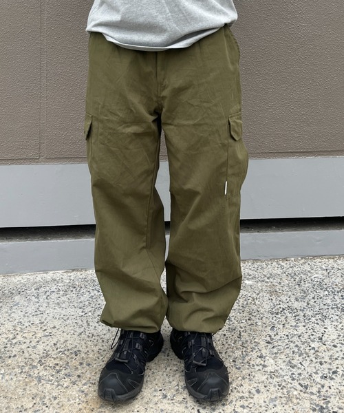BROKEN BASE（ブロークンベース）の「ワンポイント刺繍ワイドカーゴパンツ（カーゴパンツ・メンズ・ブラック/カーキ・MEDIUM/LARGE）」の5枚目の写真