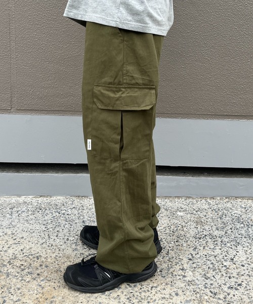 BROKEN BASE（ブロークンベース）の「ワンポイント刺繍ワイドカーゴパンツ（カーゴパンツ・メンズ・ブラック/カーキ・MEDIUM/LARGE）」の9枚目の写真