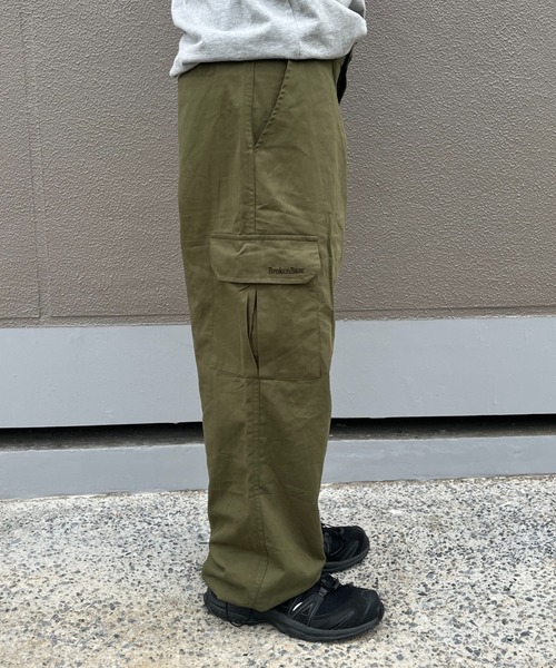 BROKEN BASE（ブロークンベース）の「ワンポイント刺繍ワイドカーゴパンツ（カーゴパンツ・メンズ・ブラック/カーキ・MEDIUM/LARGE）」の22枚目の写真
