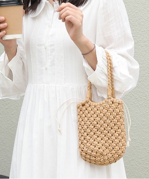 Fun & Daily（ファンアンドデイリー）の「F&D : スモールニットハンドバッグ（ハンドバッグ・レディース・ベージュ/ブラック・FREE）」の2枚目の写真