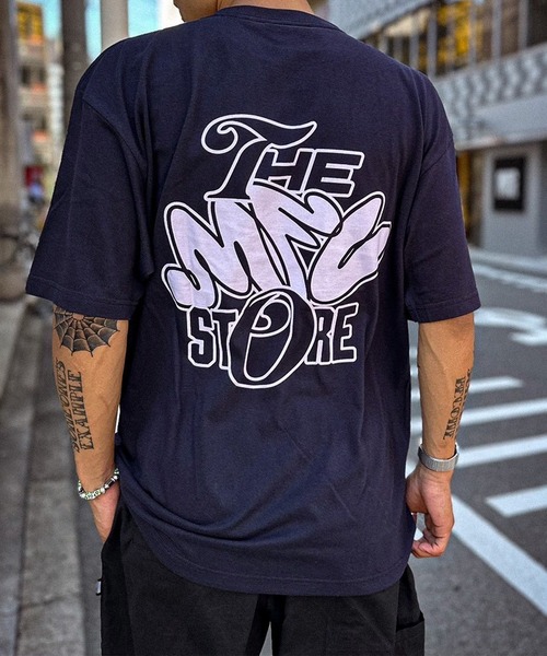 MFC STORE(エムエフシーストア)の「MFC STORE RANDOM LOGO S/S TEE(Tシャツ/カットソー・メンズ・ブラック/ホワイト/ネイビー・XXL/S/L/XL/M)」の3枚目の写真