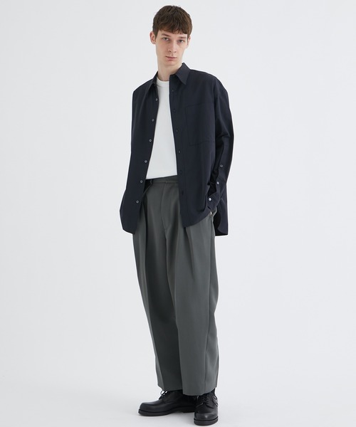 08sircus（ゼロエイトサーカス）の「【08sircus/ゼロエイトサーカス】Viscose satin tuck in tuck pants（スラックス・メンズ・カーキ/ブラック・4/5）」の18枚目の写真