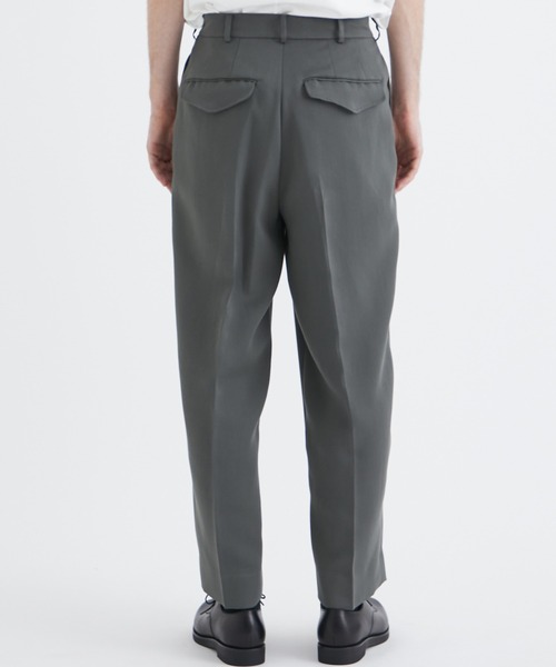 08sircus（ゼロエイトサーカス）の「【08sircus/ゼロエイトサーカス】Viscose satin tuck in tuck pants（スラックス・メンズ・カーキ/ブラック・4/5）」の10枚目の写真