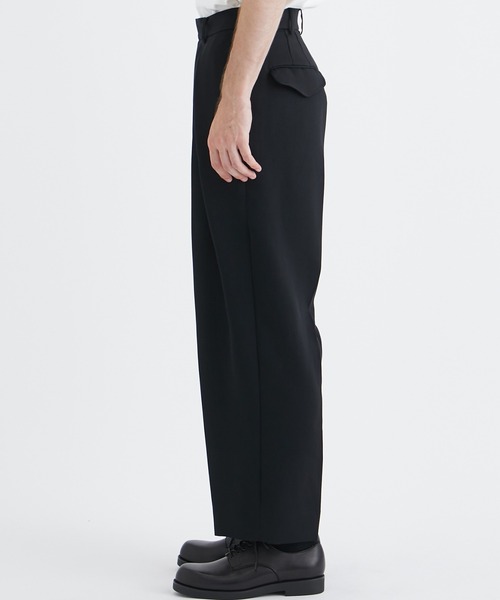 08sircus（ゼロエイトサーカス）の「【08sircus/ゼロエイトサーカス】Viscose satin tuck in tuck pants（スラックス・メンズ・カーキ/ブラック・4/5）」の3枚目の写真