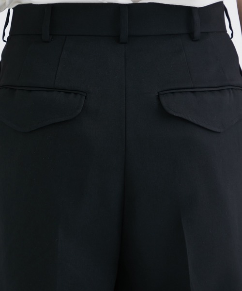 08sircus（ゼロエイトサーカス）の「【08sircus/ゼロエイトサーカス】Viscose satin tuck in tuck pants（スラックス・メンズ・カーキ/ブラック・4/5）」の11枚目の写真