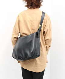 カシュカシュ cachecache / バックル付きビッグショルダー
