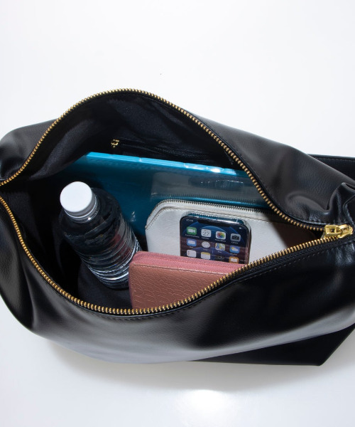 cache cache（カシュ カシュ）の「カシュカシュ cachecache / バックル付きビッグショルダー（ショルダーバッグ・レディース・ブラック/チョコ/シルバー/ベージュ系その他・FREE）」の12枚目の写真