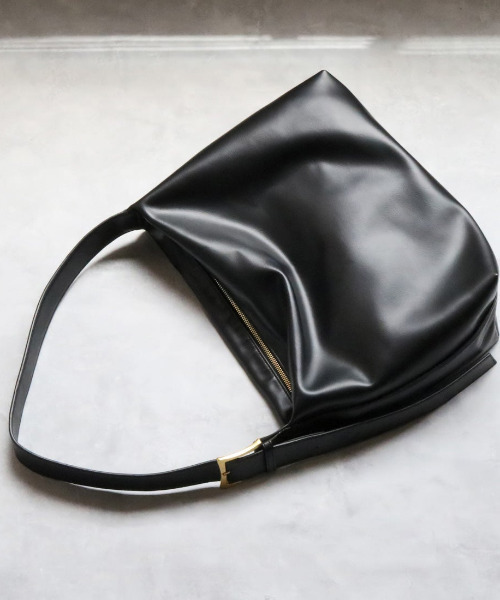 cache cache（カシュ カシュ）の「カシュカシュ cachecache / バックル付きビッグショルダー（ショルダーバッグ・レディース・ブラック/チョコ/シルバー/ベージュ系その他・FREE）」の13枚目の写真