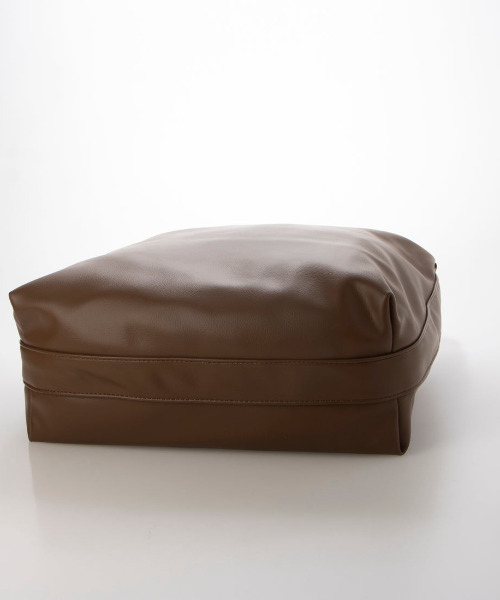 cache cache（カシュ カシュ）の「カシュカシュ cachecache / バックル付きビッグショルダー（ショルダーバッグ・レディース・ブラック/チョコ/シルバー/ベージュ系その他・FREE）」の17枚目の写真