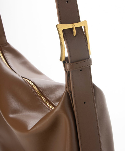 cache cache（カシュ カシュ）の「カシュカシュ cachecache / バックル付きビッグショルダー（ショルダーバッグ・レディース・ブラック/チョコ/シルバー/ベージュ系その他・FREE）」の19枚目の写真