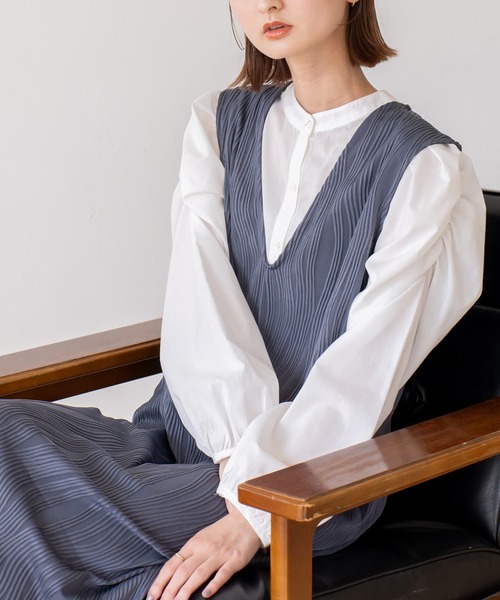 VitaFelice(ヴィータフェリーチェ)の「深Vネックプリーツロングベストワンピース(ワンピース・レディース・グレー系/ブラック/チャコール・FREE)」の7枚目の写真