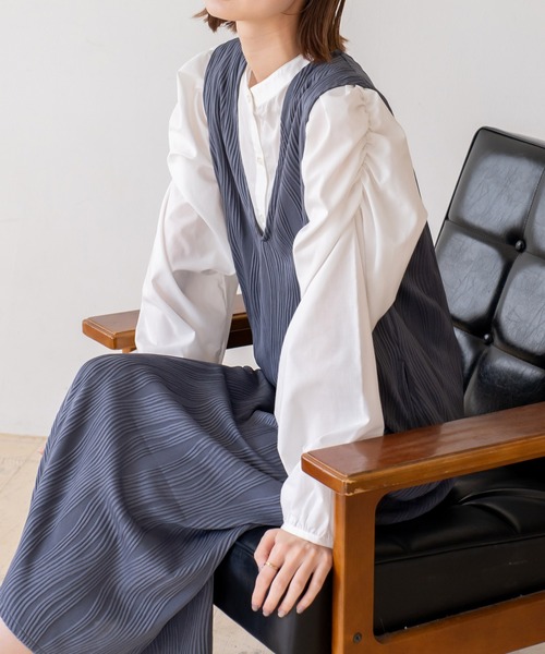 VitaFelice(ヴィータフェリーチェ)の「深Vネックプリーツロングベストワンピース(ワンピース・レディース・グレー系/ブラック/チャコール・FREE)」の17枚目の写真