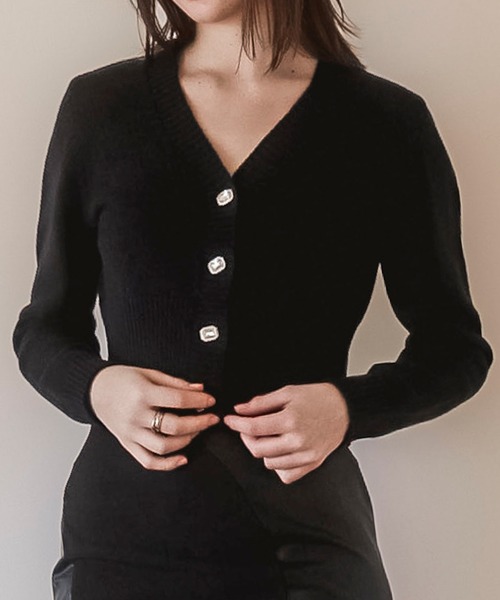 SAISON DE PAPILLON（セゾンドパピヨン）の「【お気に入り1.3万突破】ビジューボタンニットカーディガン Vネック レディース 大人気 2way 高評価（カーディガン/ボレロ・レディース・ピンクベージュ/アイボリー/グレー/パープル/ブラック・L/M）」の6枚目の写真