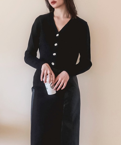 SAISON DE PAPILLON（セゾンドパピヨン）の「【お気に入り1.3万突破】ビジューボタンニットカーディガン Vネック レディース 大人気 2way 高評価（カーディガン/ボレロ・レディース・ピンクベージュ/アイボリー/グレー/パープル/ブラック・L/M）」の7枚目の写真