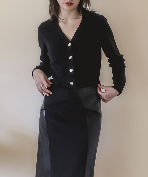 SAISON DE PAPILLON（セゾンドパピヨン）の「【お気に入り1.3万突破】ビジューボタンニットカーディガン Vネック レディース 大人気 2way 高評価（カーディガン/ボレロ・レディース・ピンクベージュ/アイボリー/グレー/パープル/ブラック・L/M）」の22枚目の写真