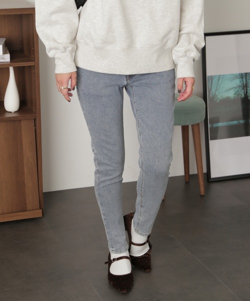 FREE'S MART（フリーズマート）の「◇【3サイズ展開XS-M】ハイウエストボタンフライスキニーデニムパンツ【低身長サイズ有】（デニムパンツ・レディース・ブラック系その他/ライトインディゴブルー/ワンウォッシュ・MEDIUM/X-SMALL/SMALL）」の19枚目の写真