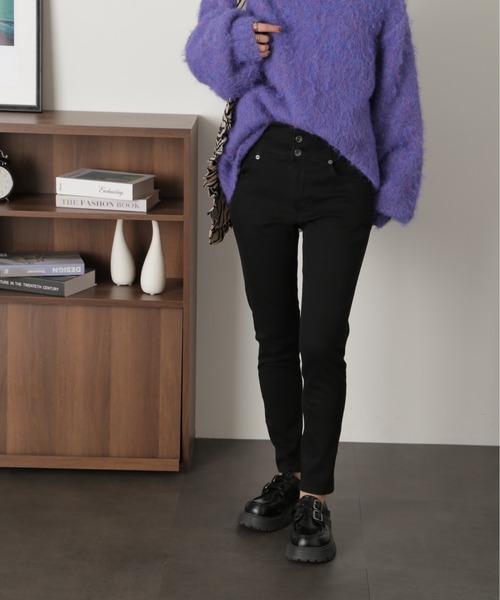 FREE'S MART（フリーズマート）の「◇【3サイズ展開XS-M】ハイウエストボタンフライスキニーデニムパンツ【低身長サイズ有】（デニムパンツ・レディース・ブラック系その他/ライトインディゴブルー/ワンウォッシュ・MEDIUM/X-SMALL/SMALL）」の4枚目の写真