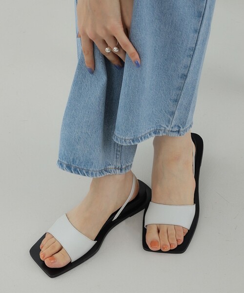 Ray BEAMS（レイビームス）の「REMME / バック ストラップ サンダル（サンダル・レディース・オフホワイト/ブラック・36/37/38/39）」の4枚目の写真