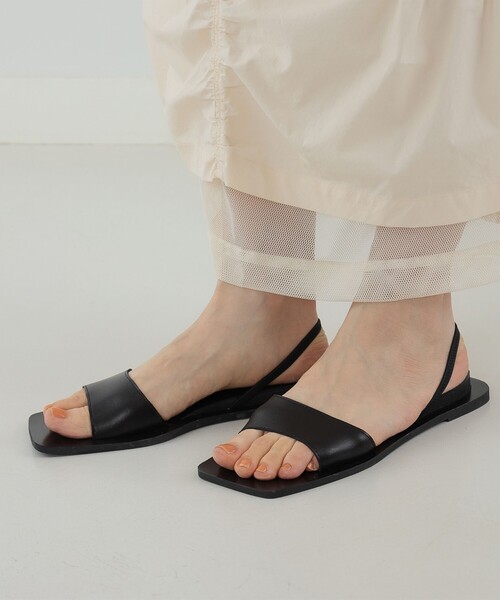 Ray BEAMS（レイビームス）の「REMME / バック ストラップ サンダル（サンダル・レディース・オフホワイト/ブラック・36/37/38/39）」の5枚目の写真