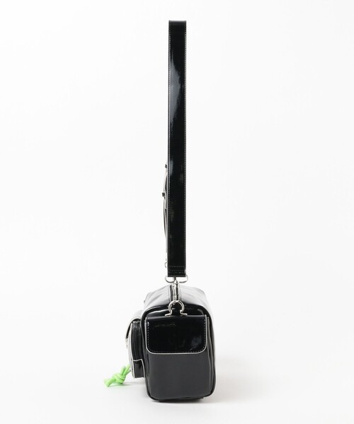 Ray BEAMS（レイビームス）の「Casselini × Ray BEAMS / 別注 キューブ ポケット バッグ（ショルダーバッグ・レディース・ベージュ/ブラック・ONE SIZE）」の4枚目の写真