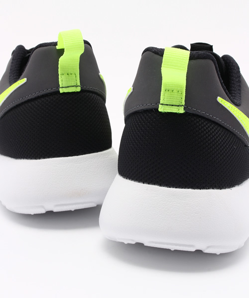 CIAOPANIC TYPY（チャオパニックティピー）の「【NIKE】ナイキローシランGS（スニーカー・レディース・ブラック・24cm/24.5cm/23.5cm）」の2枚目の写真