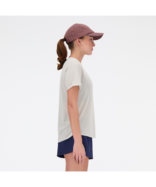 NEW BALANCE(ニューバランス)の「Athletics ショートスリーブTシャツ(Tシャツ/カットソー・レディース・ブラック/ヘザーグレー/モカ/ネイビー・SMALL/MEDIUM/LARGE)」の18枚目の写真