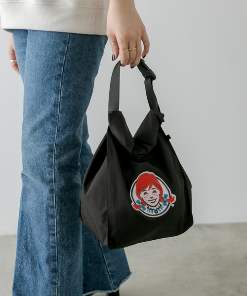 ear PAPILLONNER（イアパピヨネ）の「【Wendy's(ウェンディーズ)コラボ第二弾！】刺しゅうロールトップバッグ（エコバッグ/サブバッグ・レディース・ベージュ/ブラック/ブルー・FREE）」の16枚目の写真