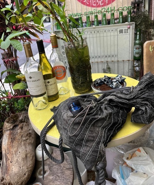 SSERPE（セルぺ）の「韓国ブランド SSERPE セルペ ANCIENT SITE VAGAGBOND BAG ナップサック リュック ミニリュック バックパック 巾着バック ストリートファッション（バックパック/リュック・レディース・チャコール・S）」の16枚目の写真